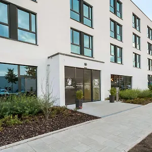 Super 8 By Wyndham Munich City North *** Múnich