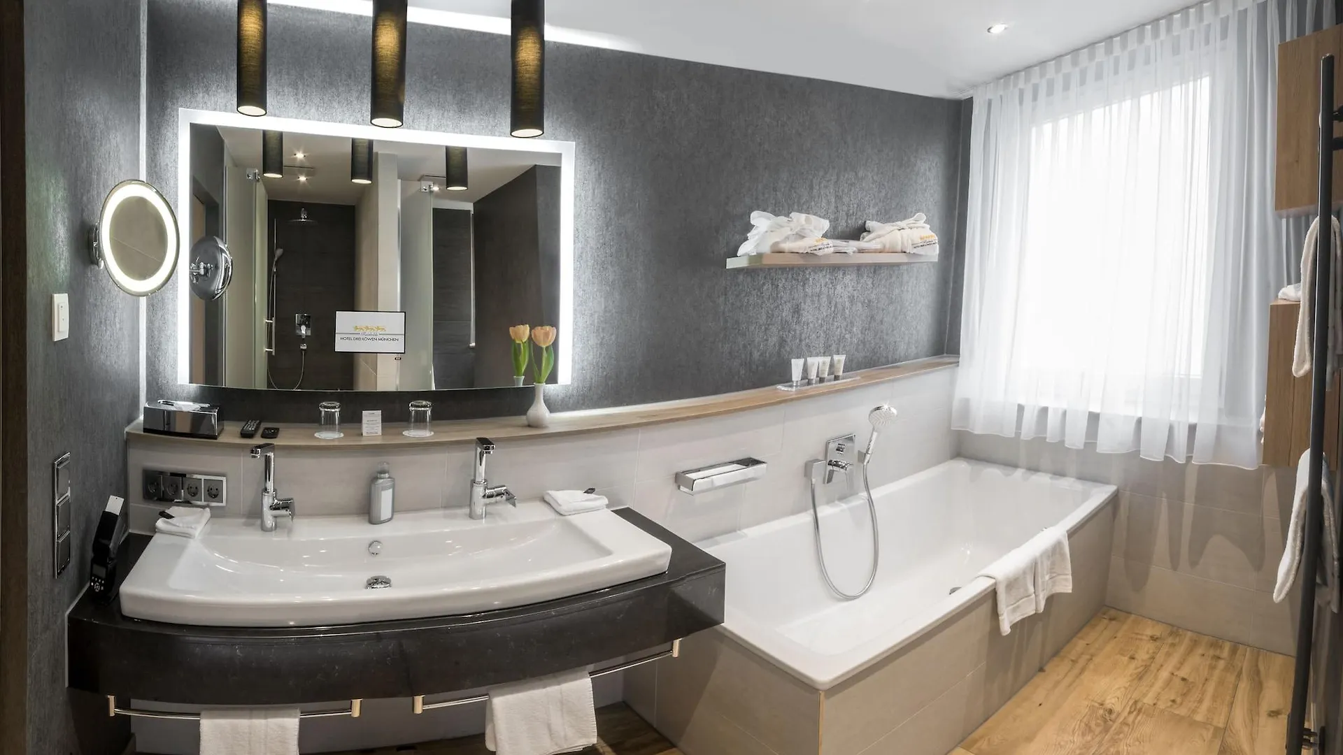 Hotel Drei Loewen Monaco di Baviera 4*,